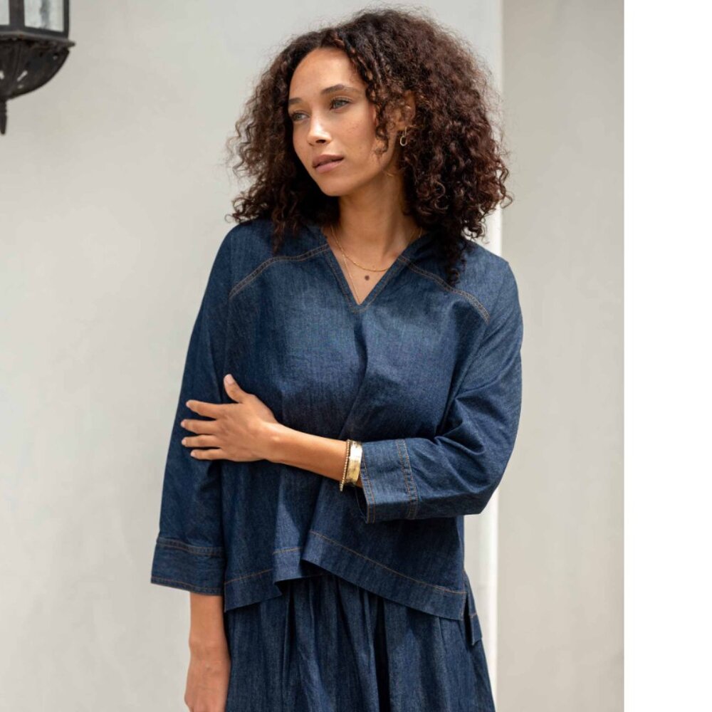 Voyageur by Mersea Poppy Popover Top Women's Medium Rinse Denim Blue